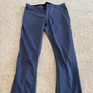 Nike golf pants. Stretchy skinny fit. Great condition. worn once like new.